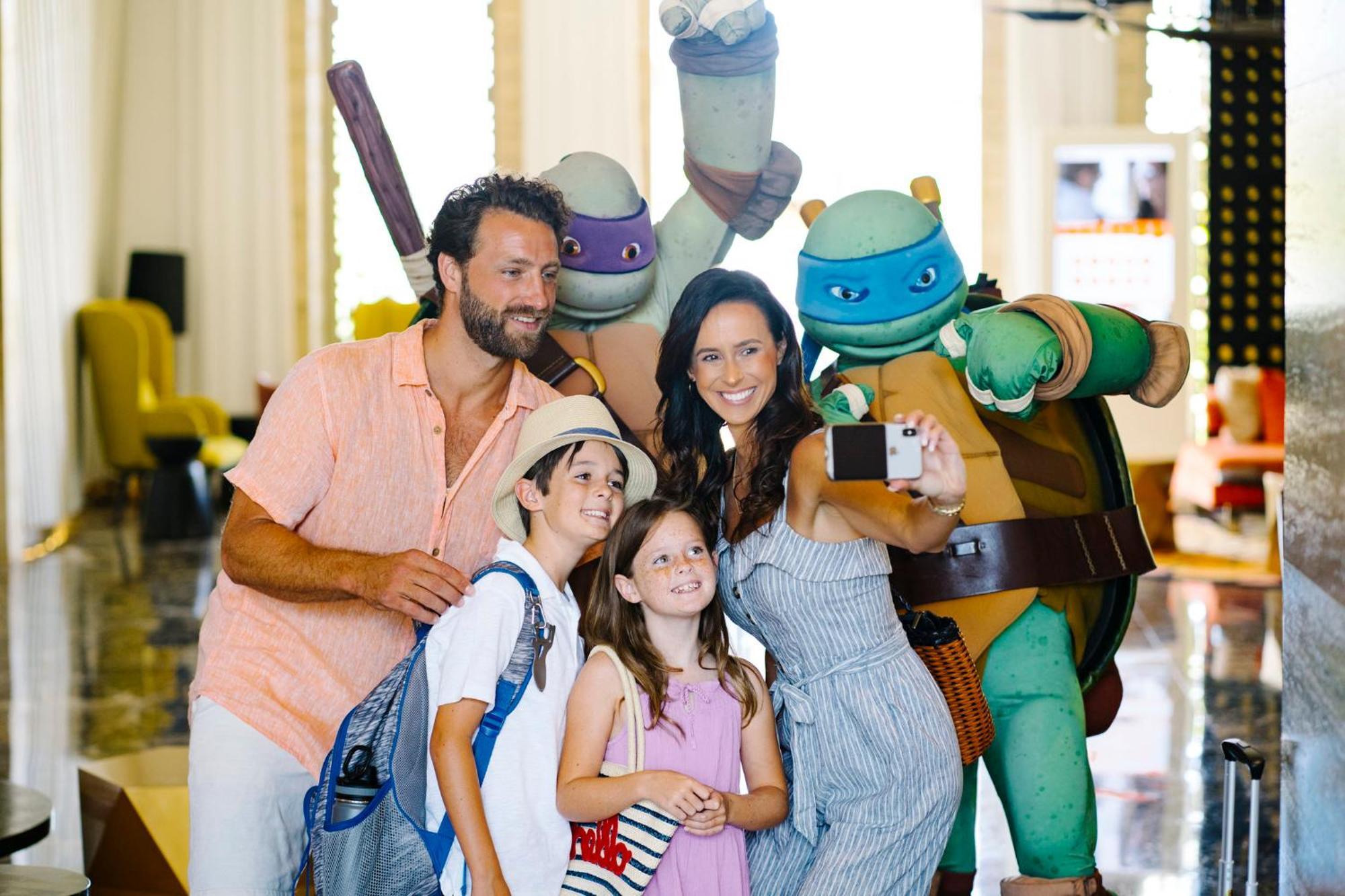 Nickelodeon Hotels & Resorts Punta Cana Dış mekan fotoğraf The Teenage Mutant Ninja Turtles at the Nickelodeon Hotel in Punta Cana, Dominican Republic
